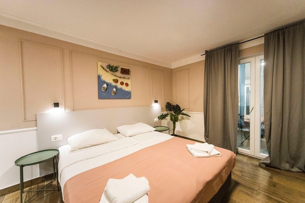 economy-double-room-with-balcony-hotel-plaza-1