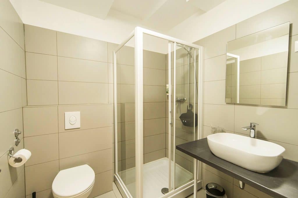 economy-double-room-with-balcony-hotel-plaza-4