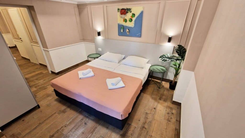 economy-family-room-hotel-plaza-2