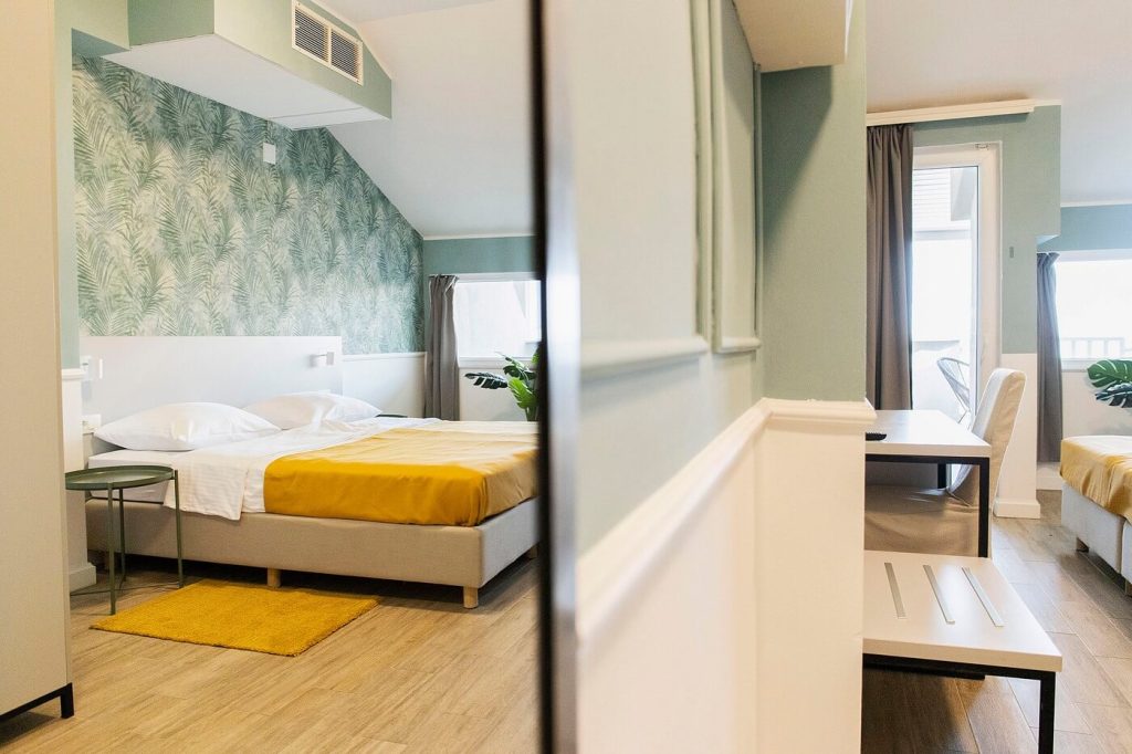 family-room-with-a-sea-view-and-balcony-hotel-plaza-1