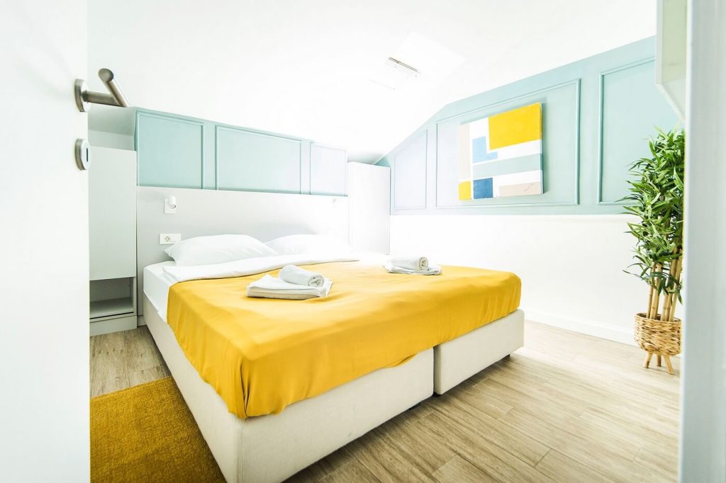 quadruple-room-with-balcony-hotel-plaza-2