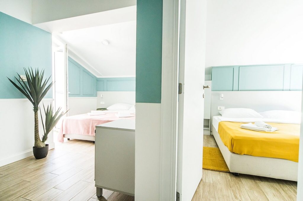 quadruple-room-with-balcony-hotel-plaza-4