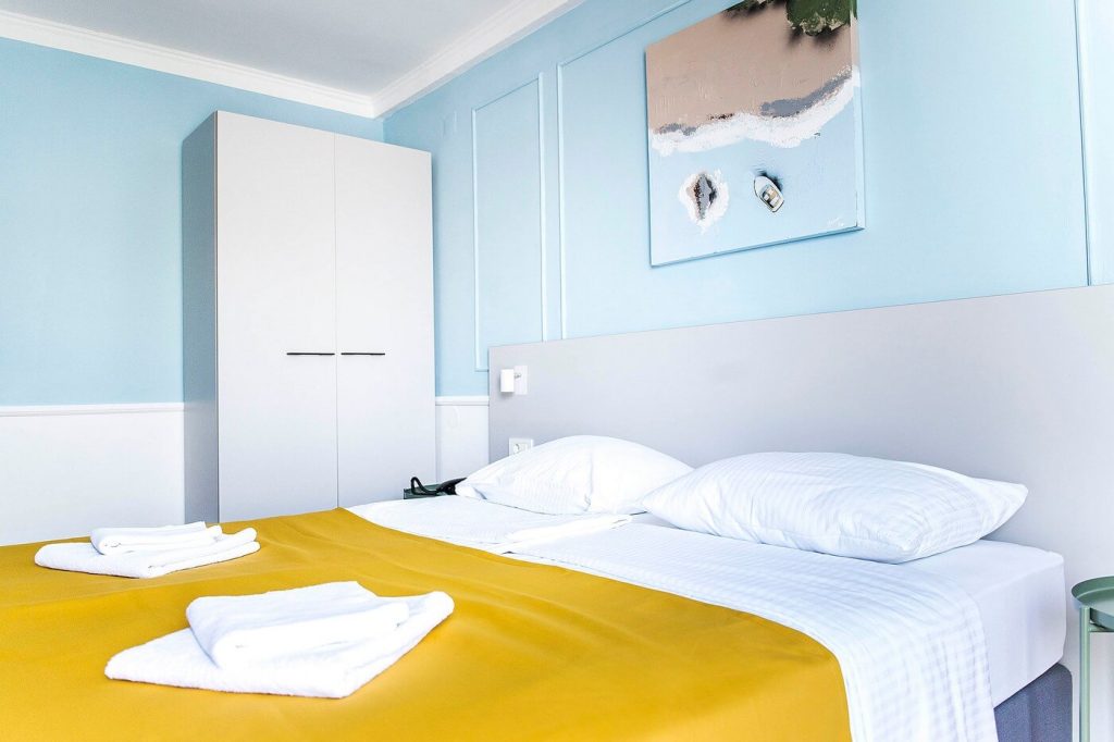 standard-double-room-hotel-plaza-1