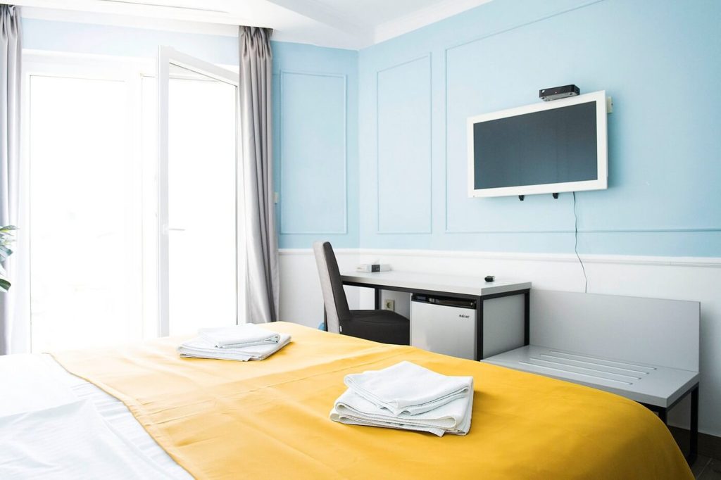 standard-double-room-hotel-plaza-2