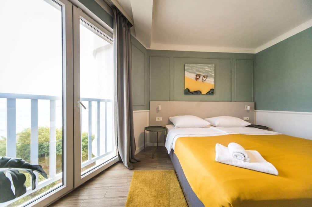 standard-double-room-with-a-sea-view-hotel-plaza-2