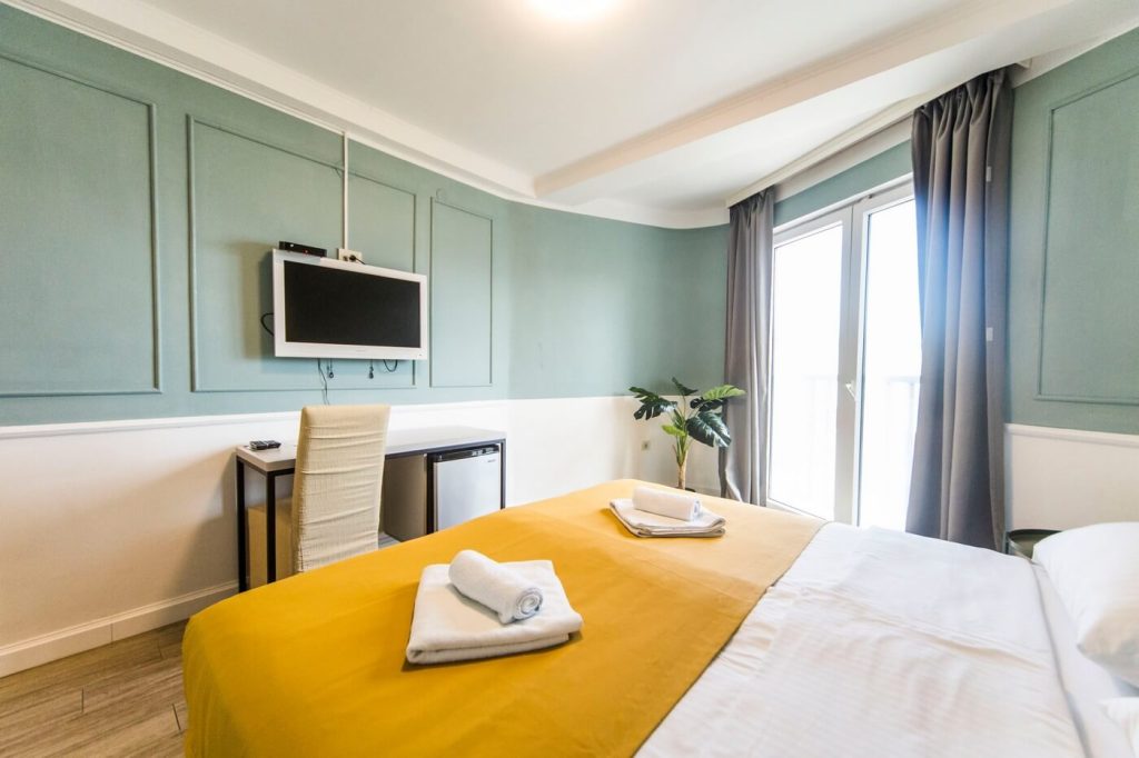 standard-double-room-with-a-sea-view-hotel-plaza-4