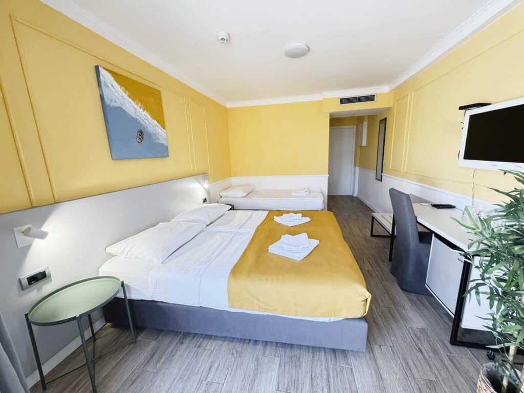 standard-triple-room-hotel-plaza-1