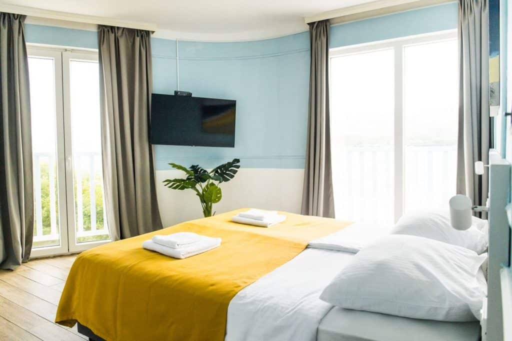 superior-double-room-with-a-sea-view-hotel-plaza-2